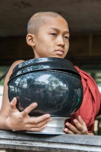DB_1736: Myanmar - Young nun begging